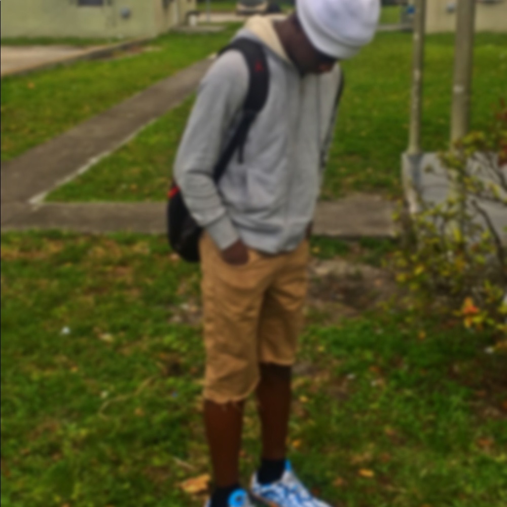 Meet your Posher, Play